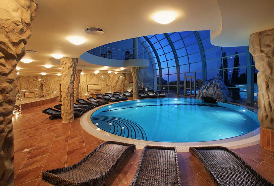 admirable-indoor-living-space-decoration-with-round-indoor-swimming-pool-and-japanese-benches admirable-indoor-living-space-decoration-with-round-indoor-swimming-pool-and-japanese-benches